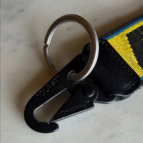Industrial Clasp Off-White Keychain Yellow/Black Fabric - Picture 3 of 9